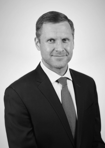 management-team-dennis-b